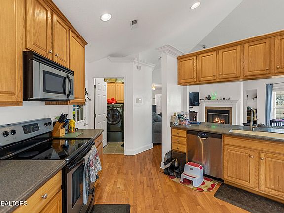 2nd image of 186 Country Way Rd