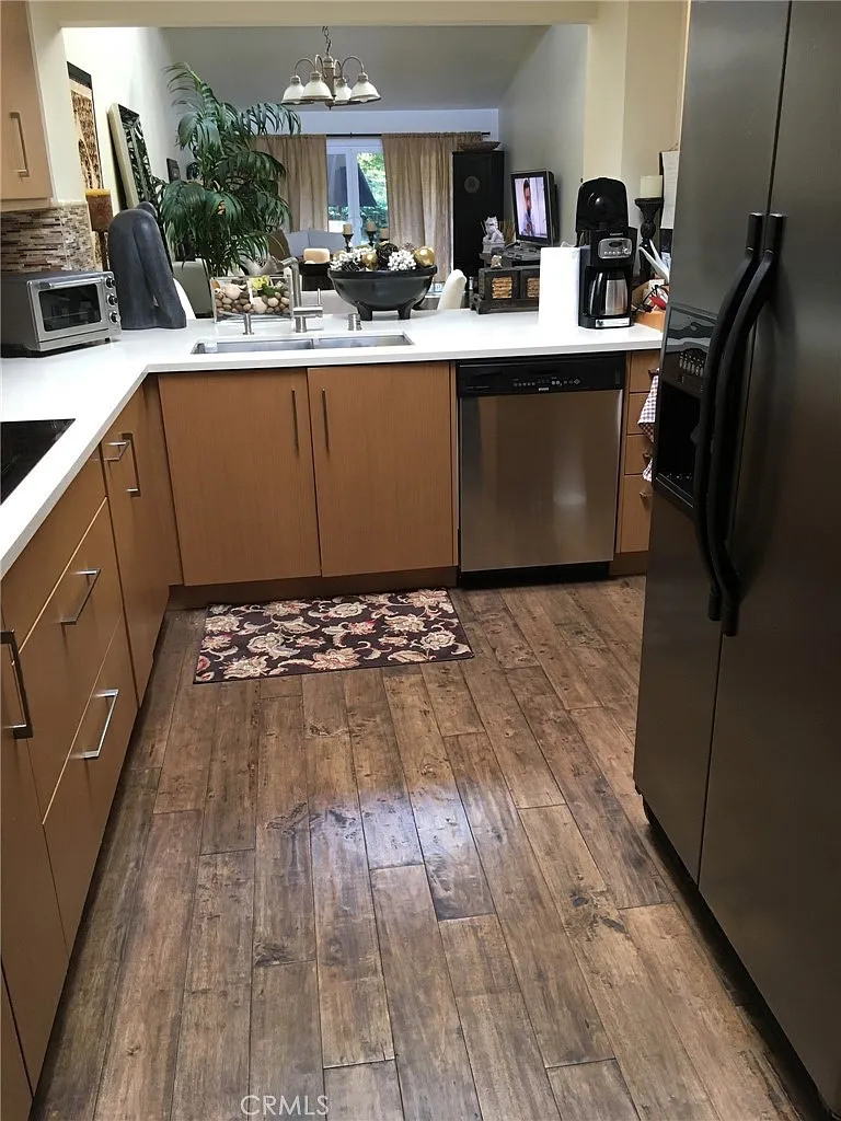3 bed, 1649 sqft, $5,450 — Photo 4