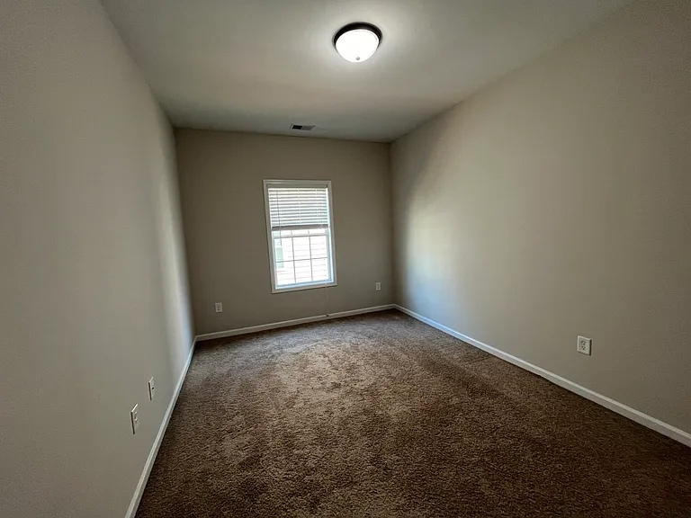 1811 Bedford Trl — Photo 4