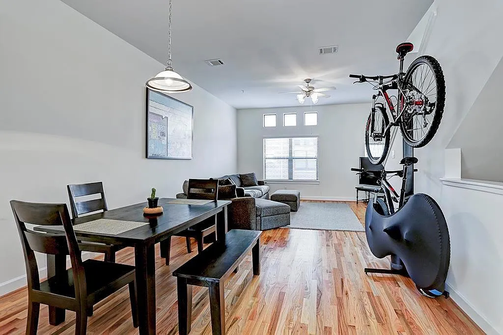 2 bed, 2.0 bath, 1501 sqft, $2,200 — Photo 4