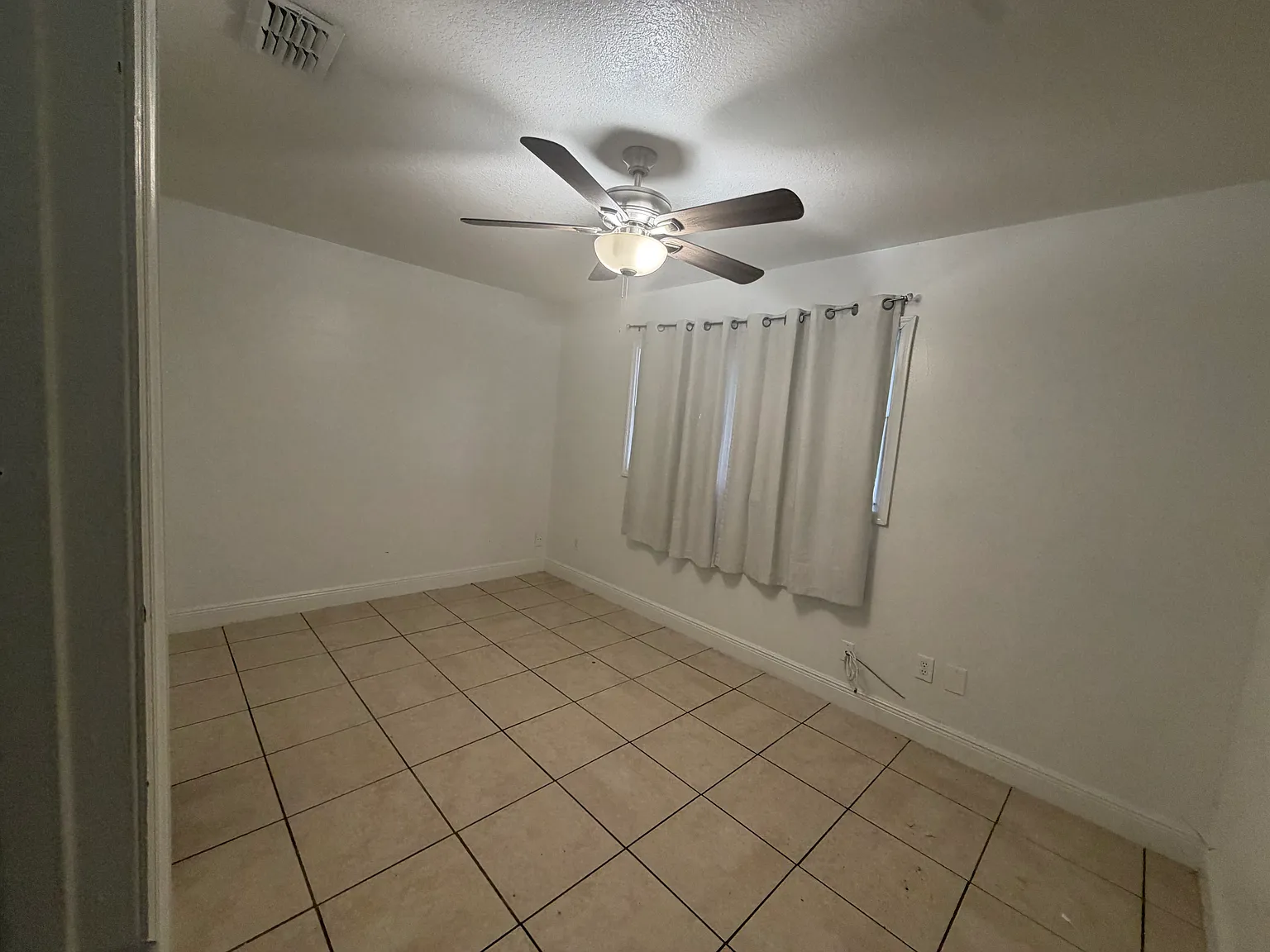3 bed, 822 sqft, $1,800 — Photo 4