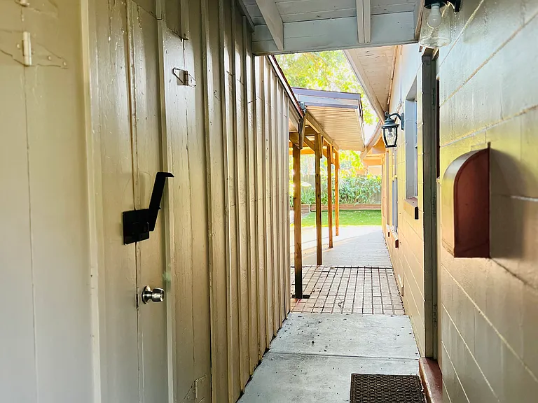 610 Ventura Ave — Photo 32