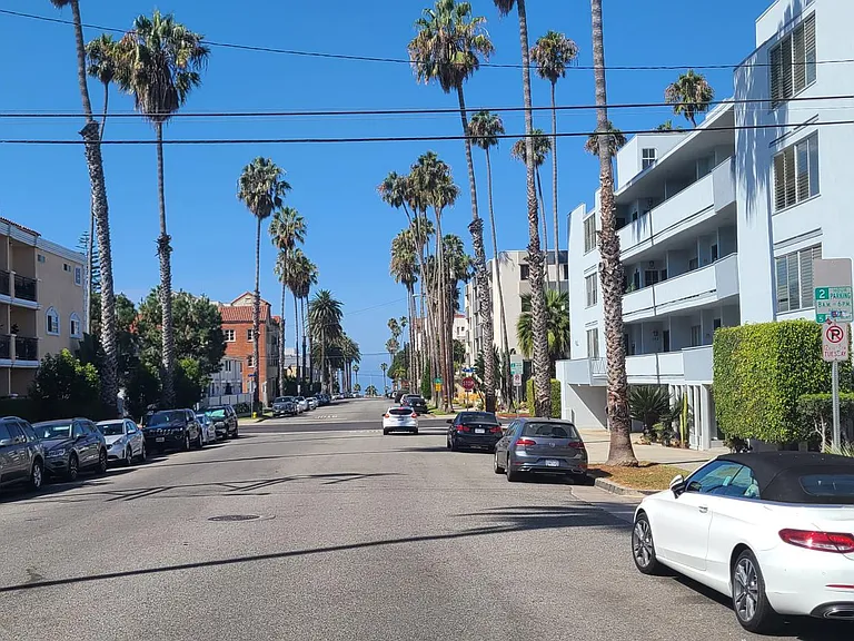 425 Washington Ave #10 — Photo 5