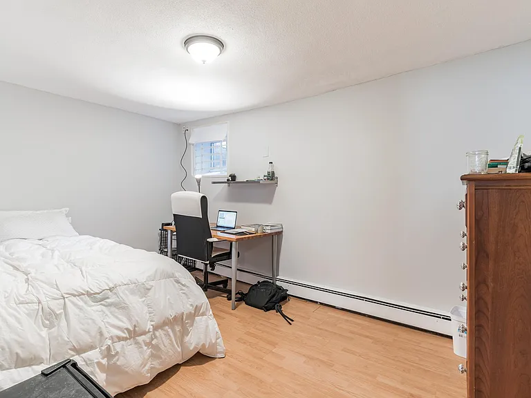 141 Chiswick Rd #1B — Photo 16