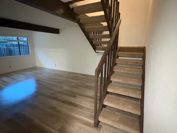 158 Kingston Ave APT E, Goleta, CA 93117