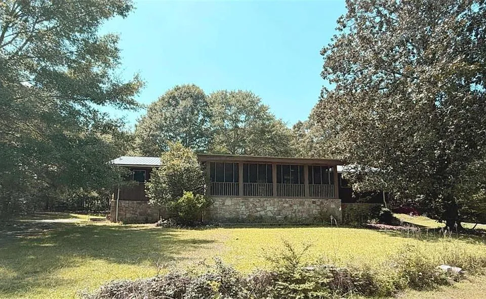 1514 Humphries Rd NW