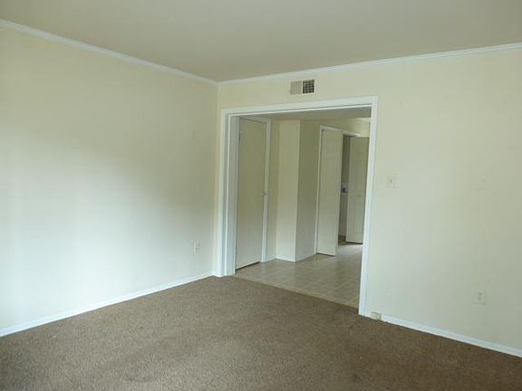 2nd image of 147 Brush Hill Ct #15