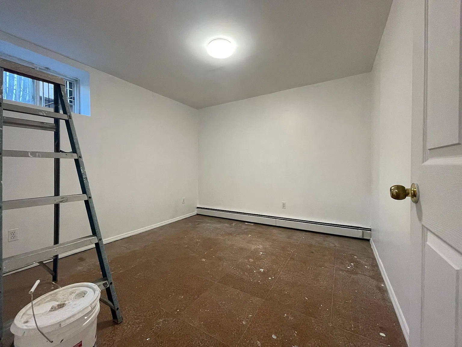 3 bed, 1000 sqft, $2,100 — Photo 3