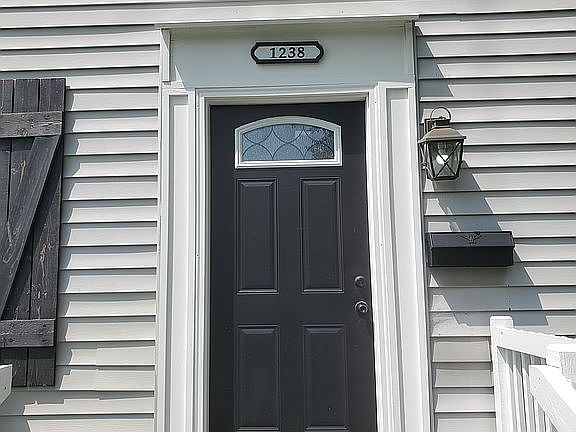 3rd image of 1238 Nuttman Ave