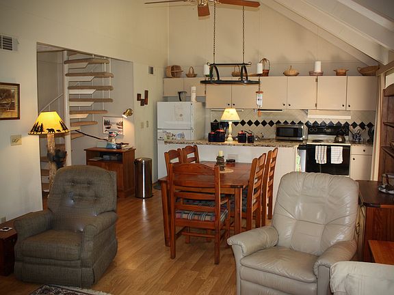 3rd image of 300 Glenwood Ln #L42