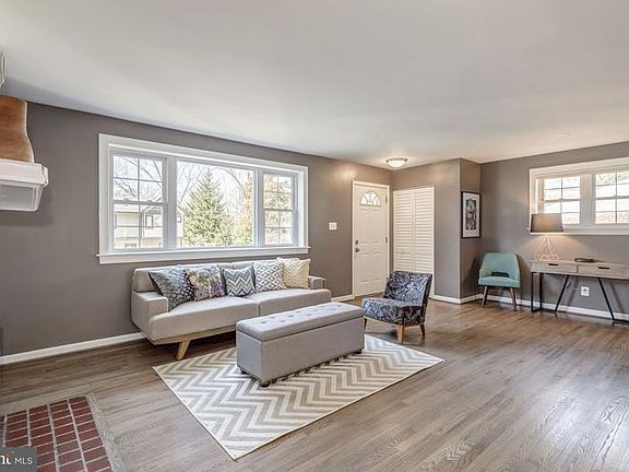 4th image of 3815 Carolyn Ave