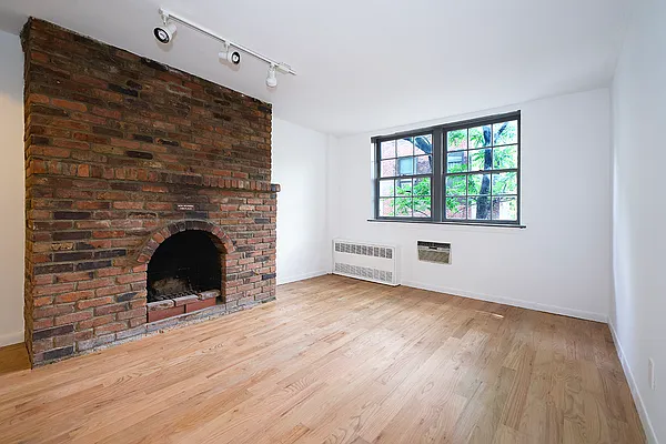 Rented by Buchbinder & Warren | media 1
