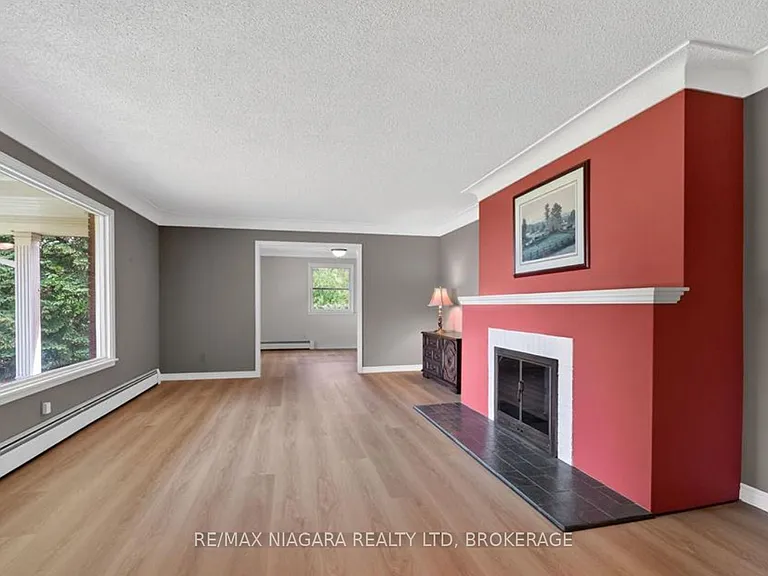 12 Sheppard Cres — Photo 4