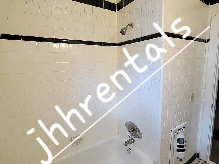 2600 Locust St — Photo 9