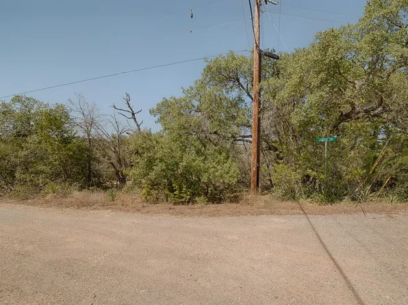 104 Acorn Drive, Spicewood, TX 78669