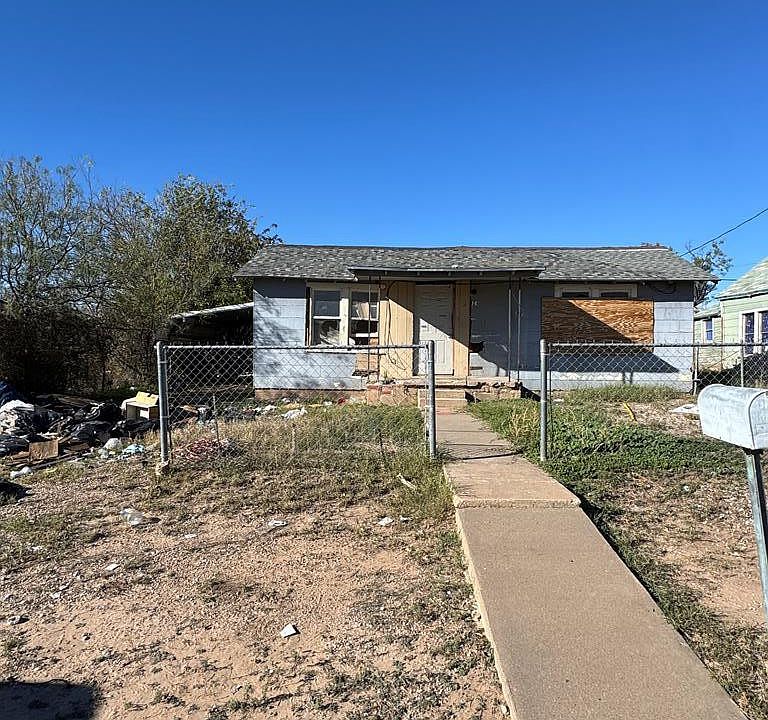 1st image of 224 W 13th St