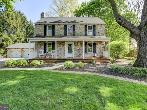 327 S Queen St, Shippensburg, PA 17257