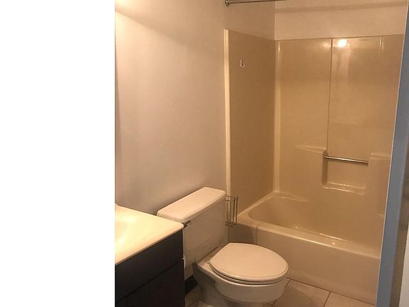 5th image of 5205 Le Parc Dr APT 2