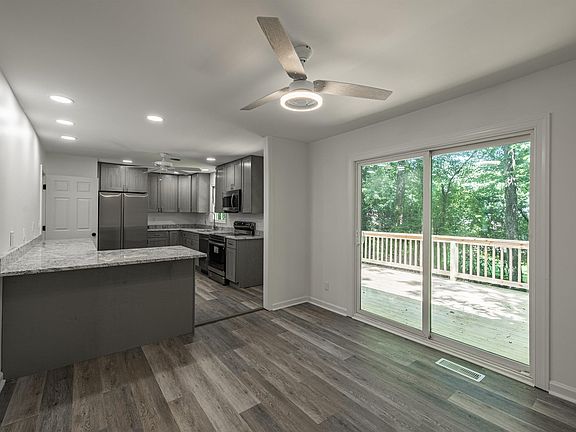 3rd image of 1506 Trailridge Rd