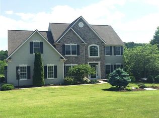 3888 Buck Hill Cir, Schnecksville, PA 18078