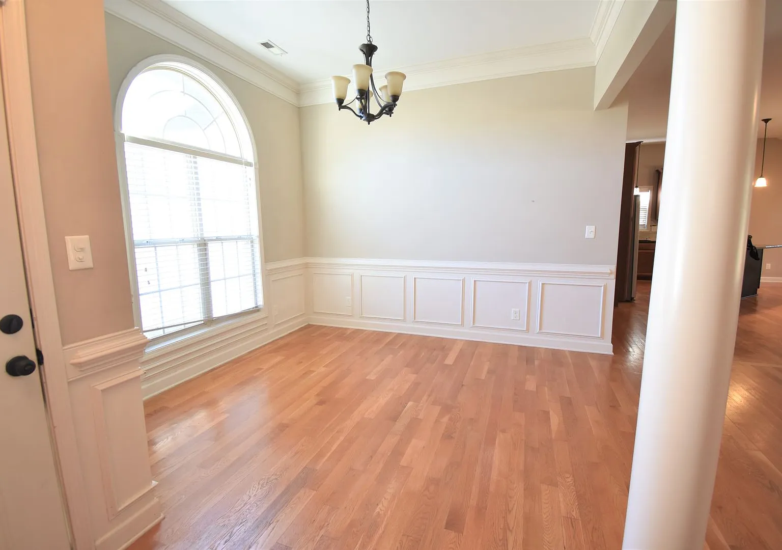 Coming Soon~3 Bedroom and 2 Bath Home with Bonus Room- Pets Considered — Photo 4