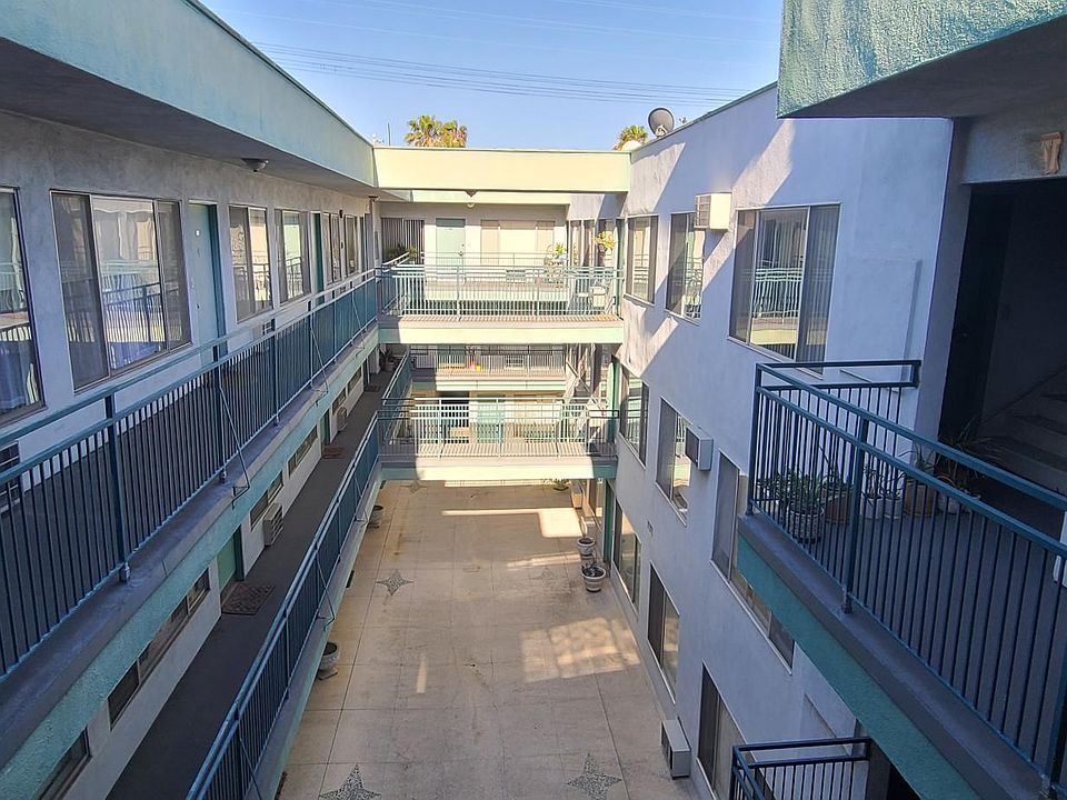 2nd image of 458 N Hayworth Ave APT 110