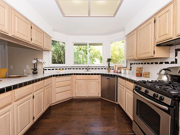 5th image of 145 Acacia Ln
