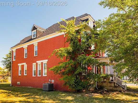 4th image of 451 Horton St