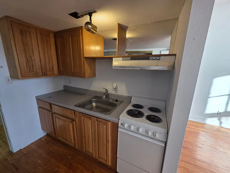 227 W Wapello St — Photo 16