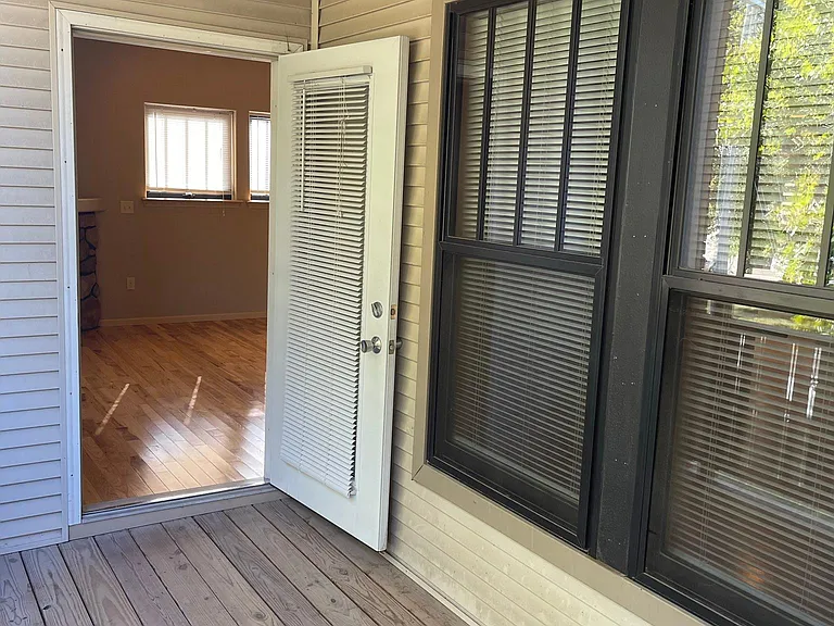 821 E Jefferson St #11 — Photo 8