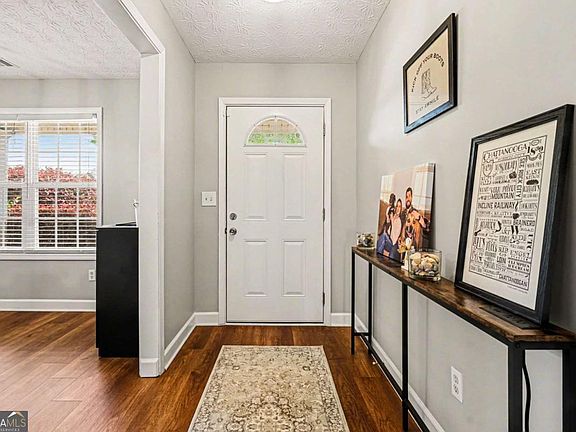2nd image of 315 Shadowbrooke Cir