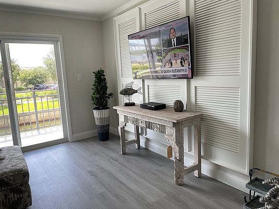 2nd image of 101 N Riverside Dr #2110