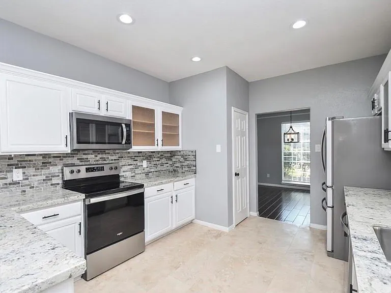 18522 Autumn Park Dr — Photo 3