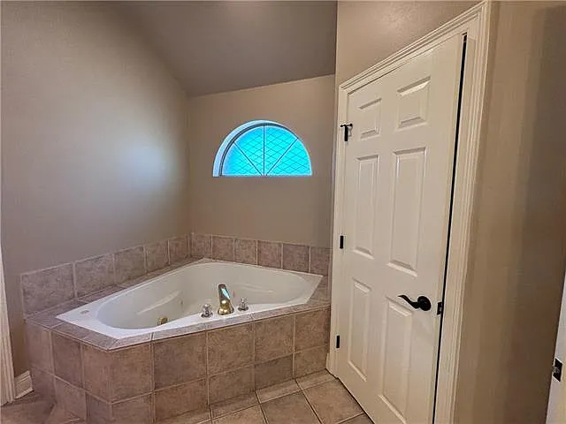 421 Greenfield Dr — Photo 12
