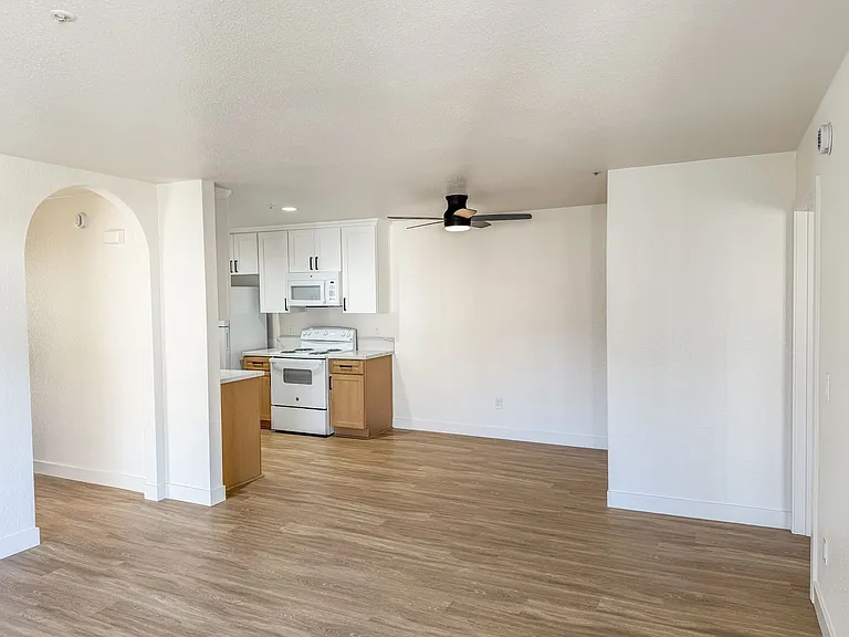 Sycamore Hills Village Apartments — Photo 27
