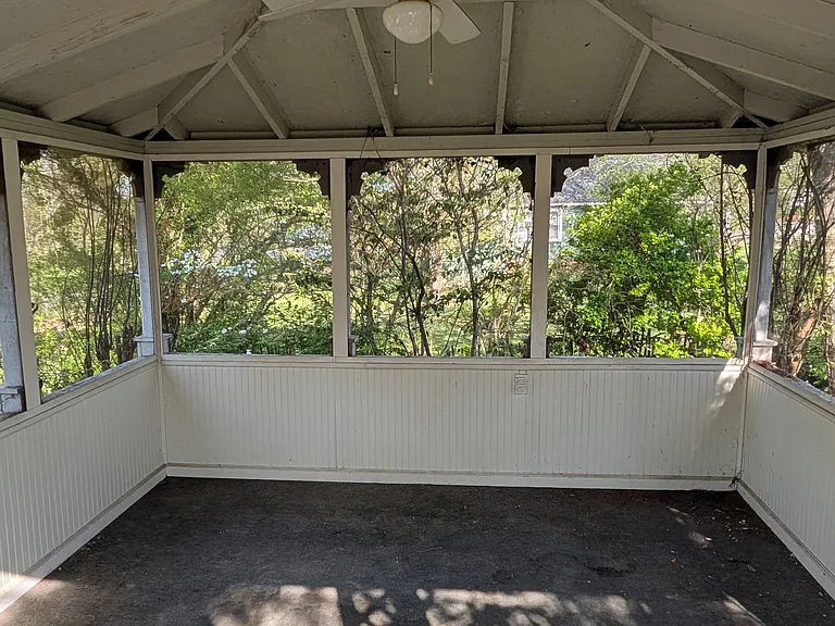 284 Clover Ave — Photo 20