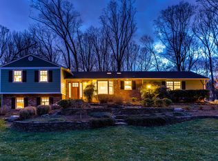 1006 Harriman St, Great Falls, VA 22066