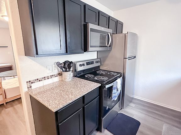 5th image of 410 SW 26th St APT 1
