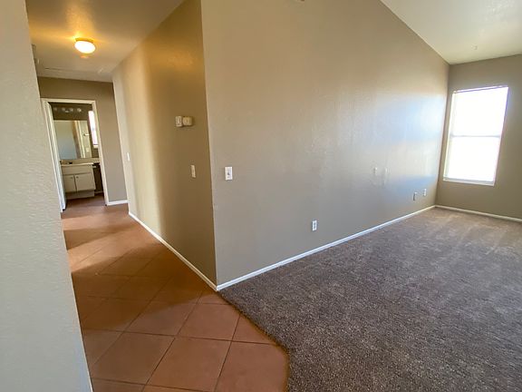 4th image of 15073 Stafford Ave