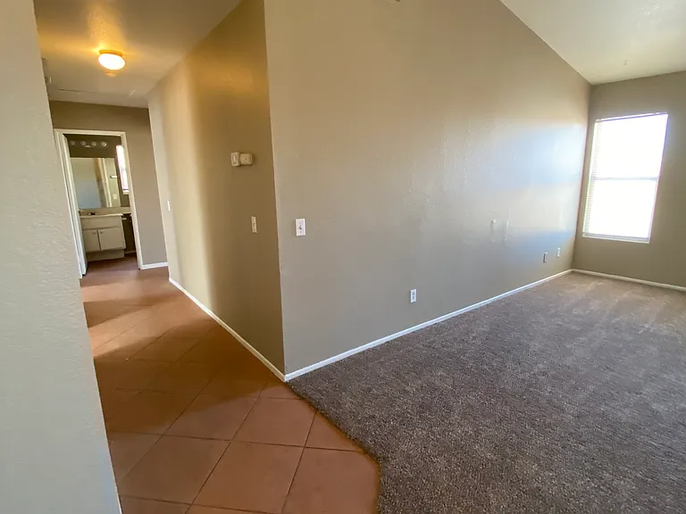 15073 Stafford Ave — Photo 4