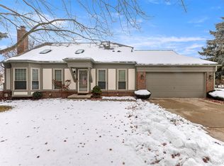 1878 Otter Pond Ln, Canton, MI 48188