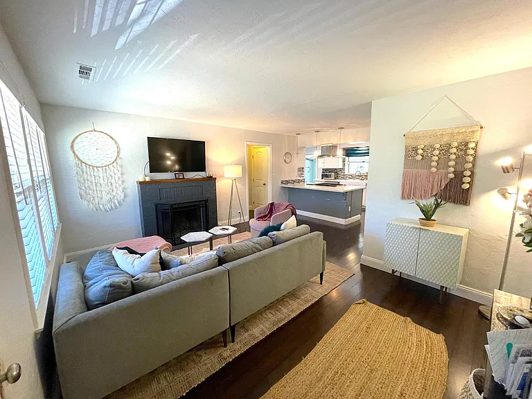 2308 Knight Way — Photo 4