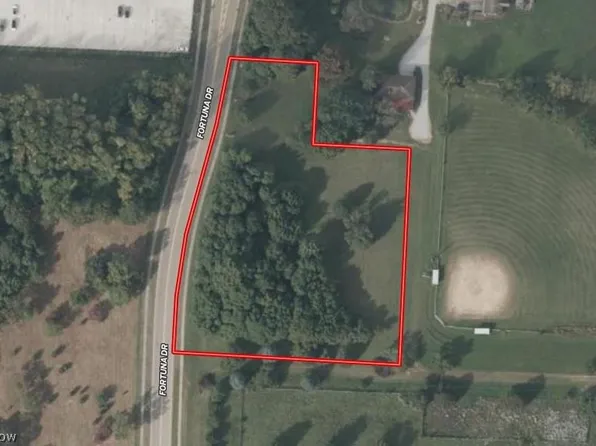 Fortuna Dr, Akron, OH 44312