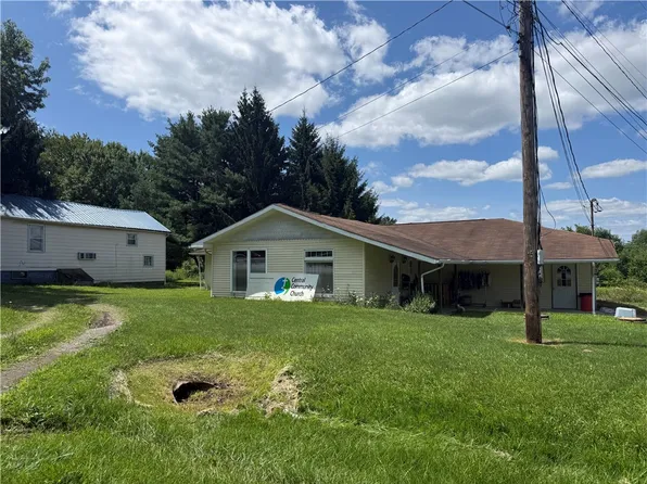 3607 N Hermitage Rd, Transfer, PA 16154