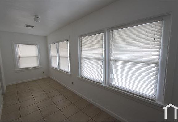 3rd image of 1001 S G St