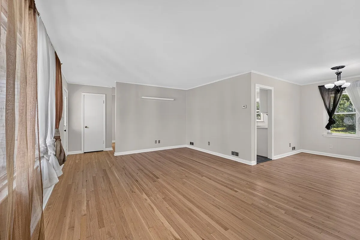 3 bed, 1434 sqft, $2,600 — Photo 3