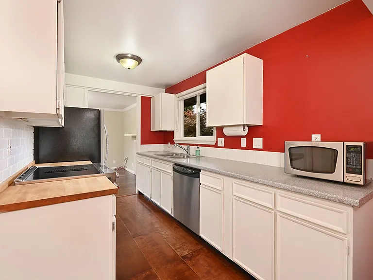 5008 Puget Blvd SW — Photo 6