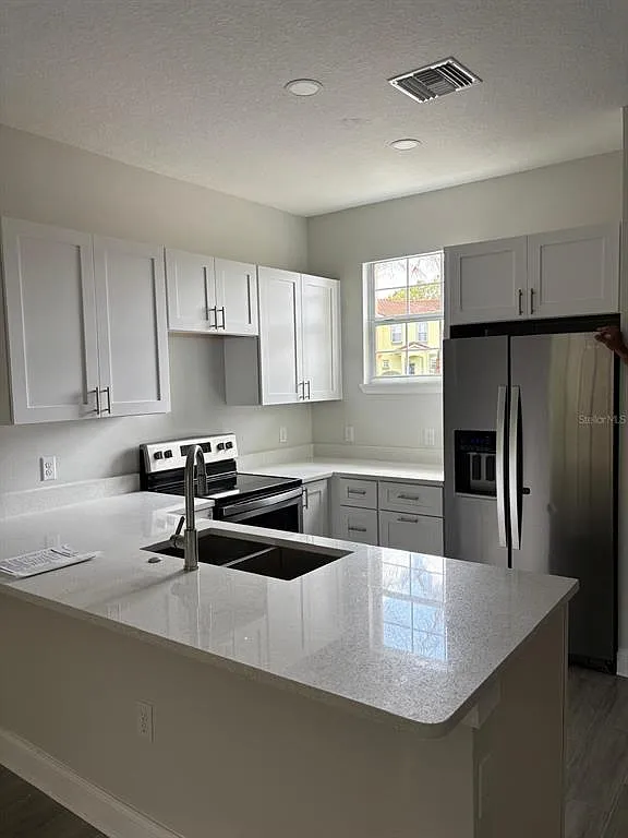3 bed, 2.5 bath, 1262 sqft, $2,000 — Photo 4