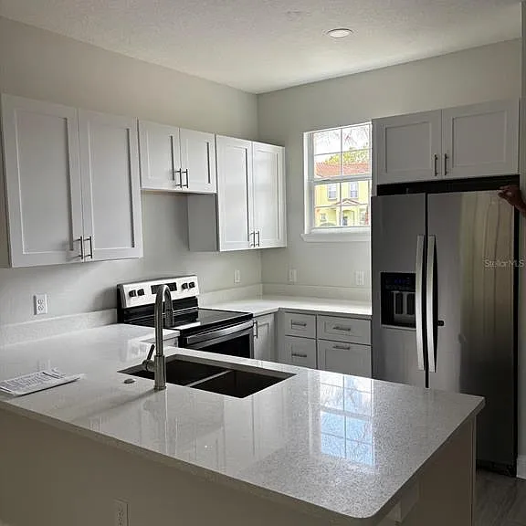 427 Madison Cir — Photo 4