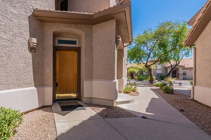3 bed, 2.5 bath, 1816 sqft, $2,799 — Photo 4